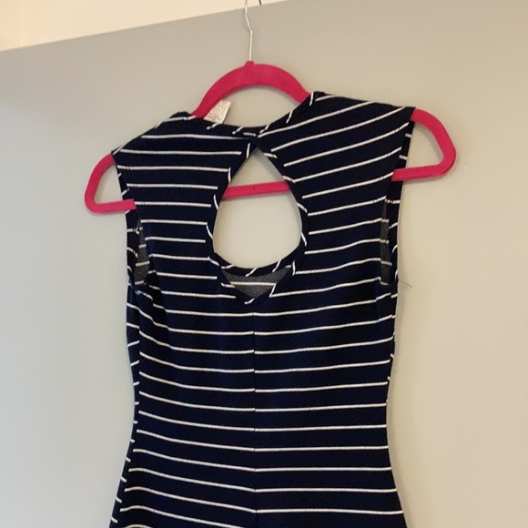 XS Dress 🦋 - Picture 6 of 7